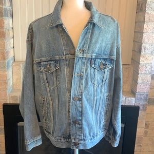 Levi’s trucker jacket
